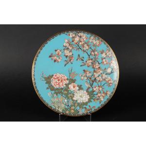Plat avec oiseaux et fleurs, cloisonné, Japon, ère Meiji (1868-1912). 