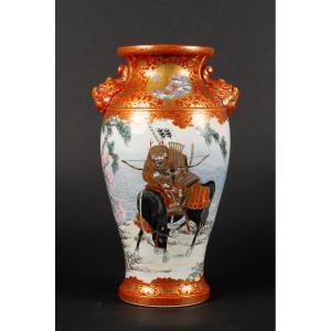 Vase With Samurai, Setsuzan, Kutani, Japan, Meiji Period (1868-1912).