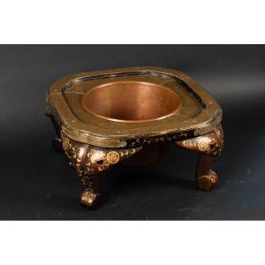 Hibachi, laque maki-e, Japon, période Edo (1603 - 1868).