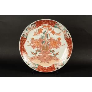 Grand Plat Avec Panier De Fleurs, Japon, Arita, Période Edo, XVIIIe / XIXe Siècle.  