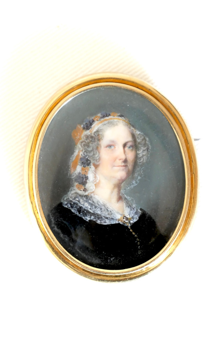 Jewel - Gold Brooch - Miniature