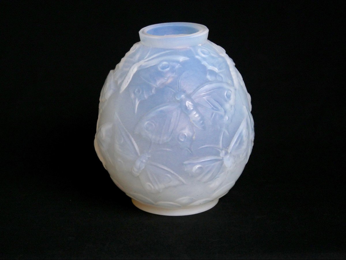 Vase en verre opalescent - Attribué à Verlys