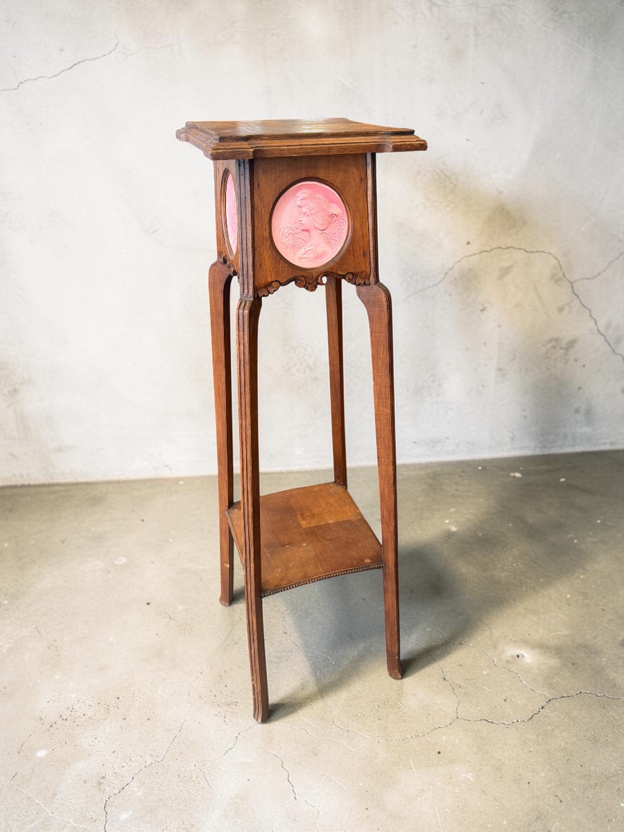 Sellette Art Nouveau sertie de médaillons signés Bonnefond
