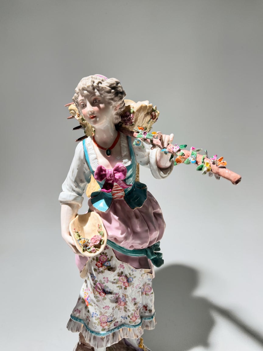 Important Pair Of Porcelain Vases-photo-2