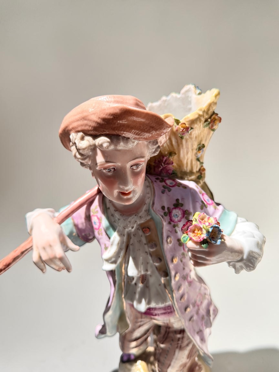 Important Pair Of Porcelain Vases-photo-2