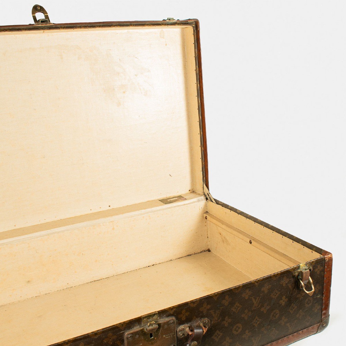 MALLE -VALISE ANCIENNE en bois, garniture en laiton, poignées en cuir EUR 70,00 - FR