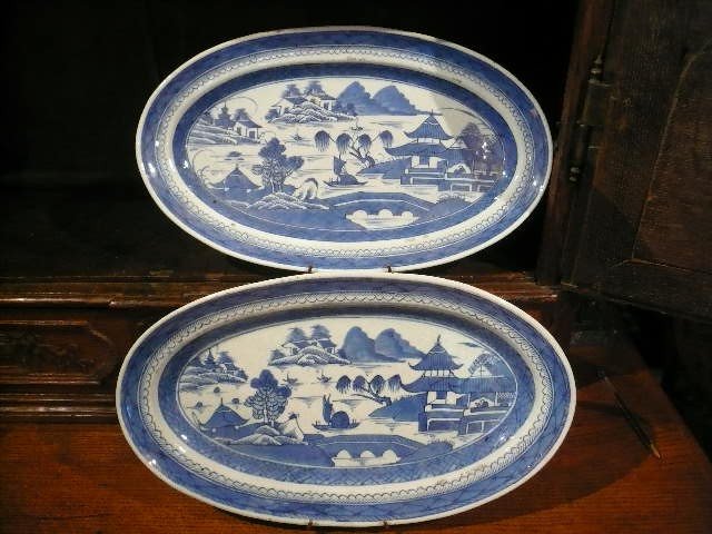 Pair Of Chinese Porcelain Order Dishes From The 1st Half Of The XIXth Century