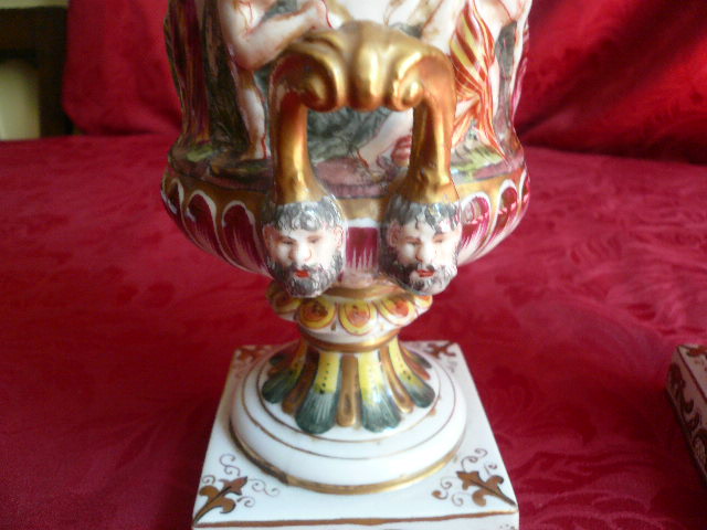 Naples Capo Di Monte Pair Of Vases Medicis Vintage Porcelain First Half Of 20th Century-photo-3