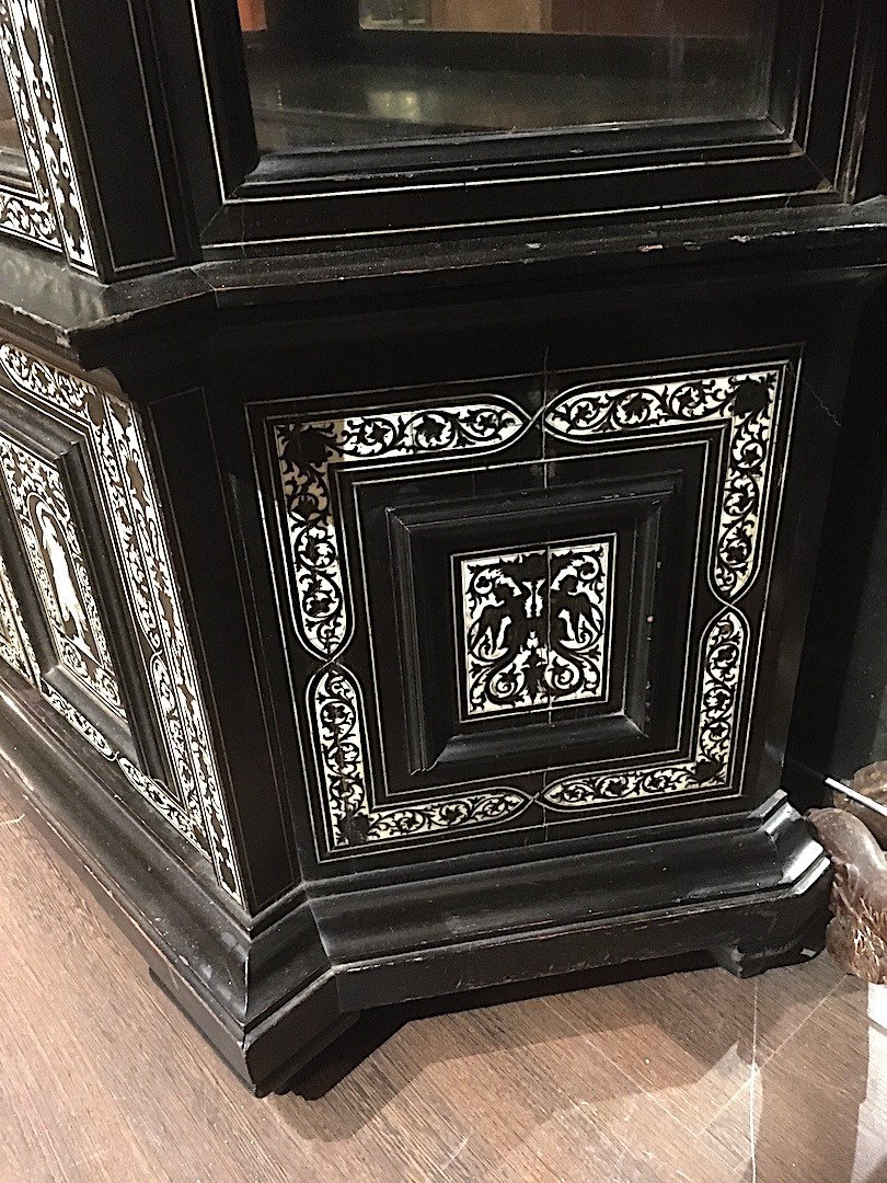 Meuble Vitrine En ébène Et Marqueterie d'Os De Style XVIIe . Italie Milieu XIXe Siècle.-photo-4