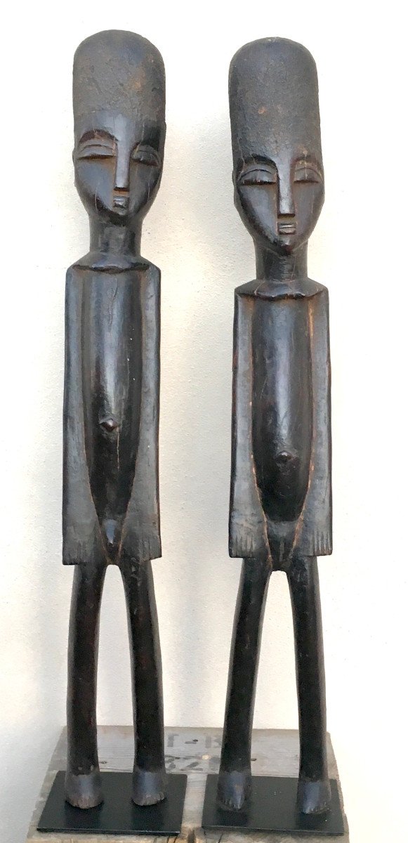 Couple de statues Bateba bois dur à patine noire. Lobi, Burkina Faso. Milieu XXe.-photo-2