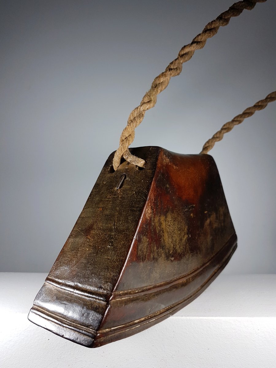 Buffalo Bell Made Of Monoxyl Wood With 8 Internal Clappers. Beautiful Patina Of Use. Khmer, Cambodia.-photo-4