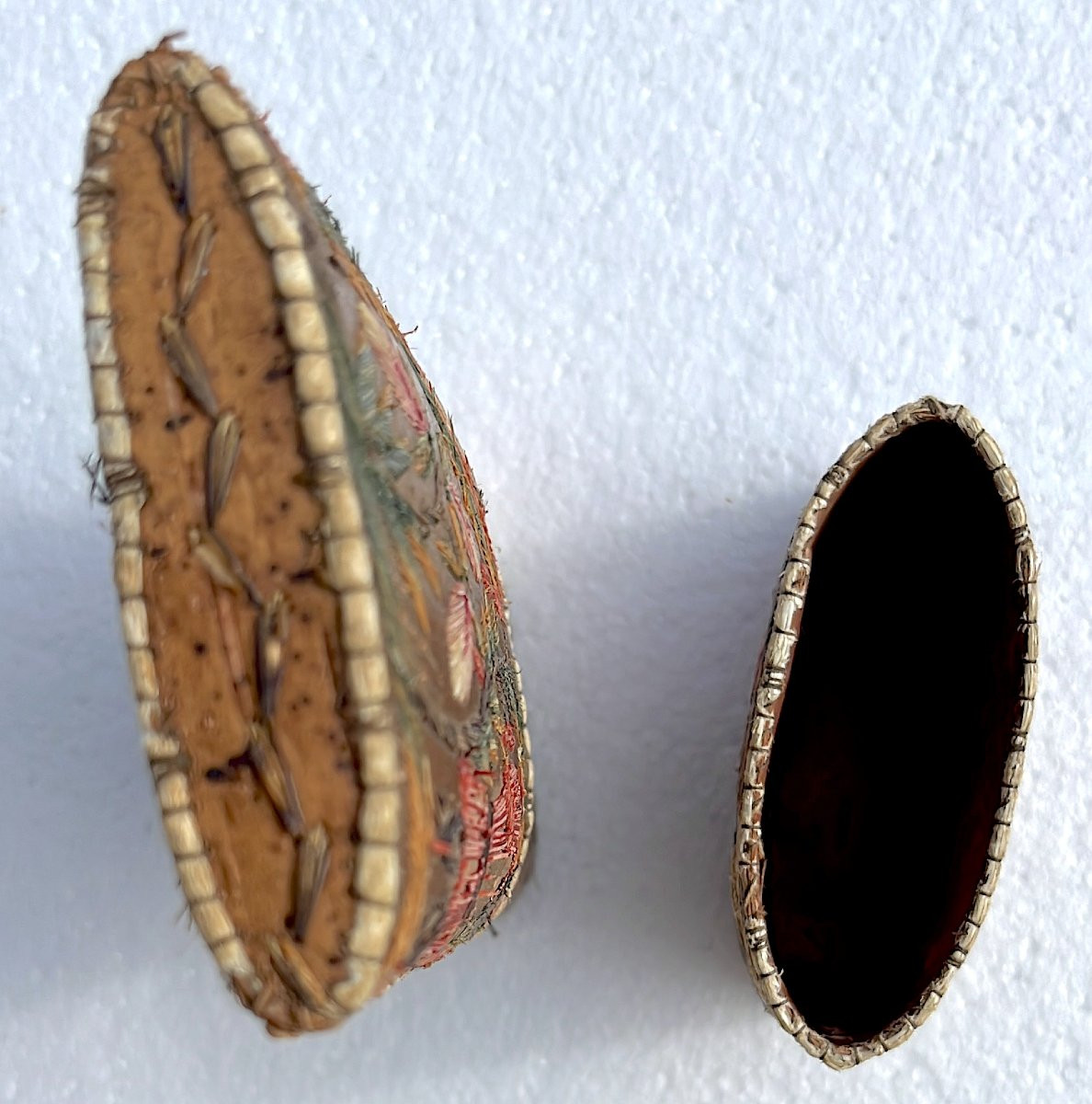 Birch Bark Tobacco Case With Plant Embroidery. Native American Huron Iroquois Algonquin Late 19th Century -photo-3