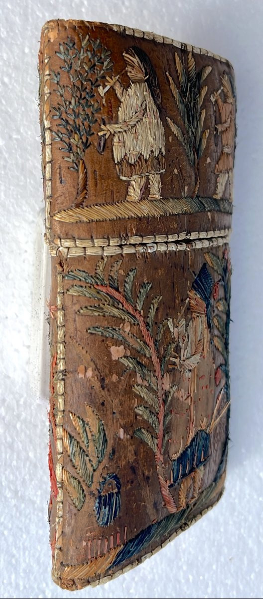 Birch Bark Tobacco Case With Plant Embroidery. Native American Huron Iroquois Algonquin Late 19th Century -photo-3