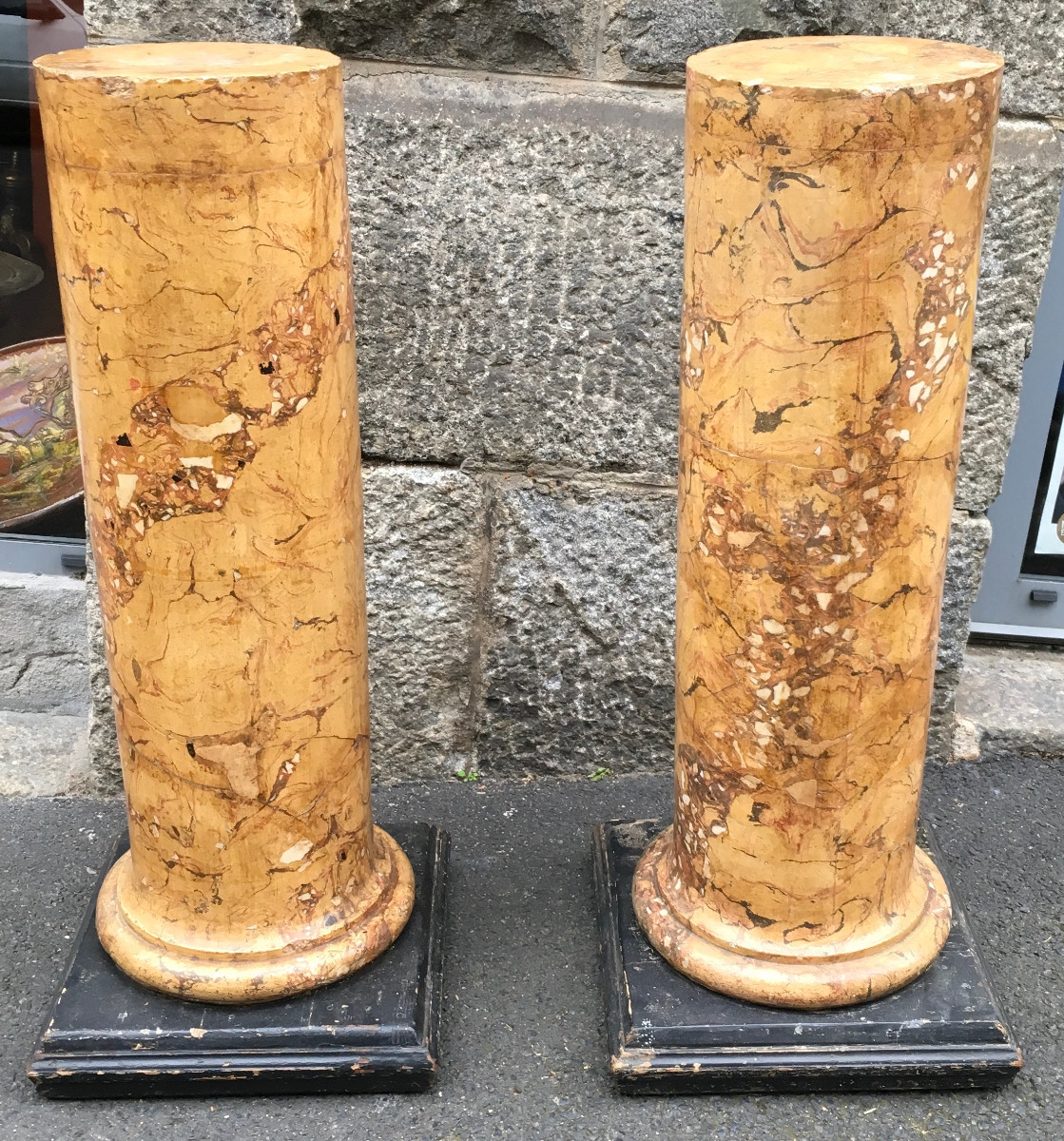 Paire de colonnes gaines pour bustes. Scagliola, stuc faux marbre de Sienne . Italie XIXe 