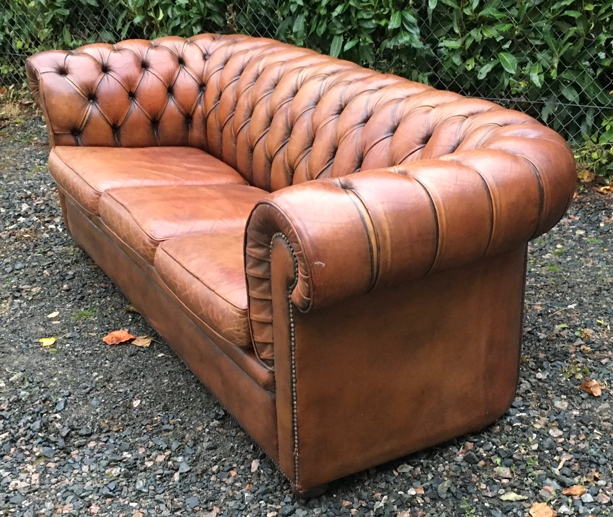 English Chertesfield 3-seater Sofa In Brown Leather. Second Half Of The 20th Century. -photo-3