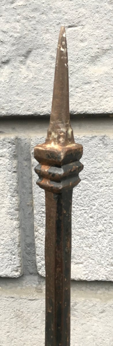 Suite de quatre piques cierges d'epoque gothique en fer forgé. France XVe siècle. -photo-5