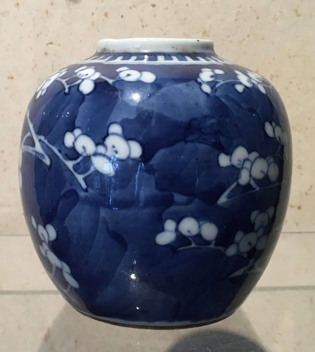 Pot à gingembre en pocelaine à fond bleu et décor de prunus. Chine Kangxi Yongzheng XVIIIe -photo-2