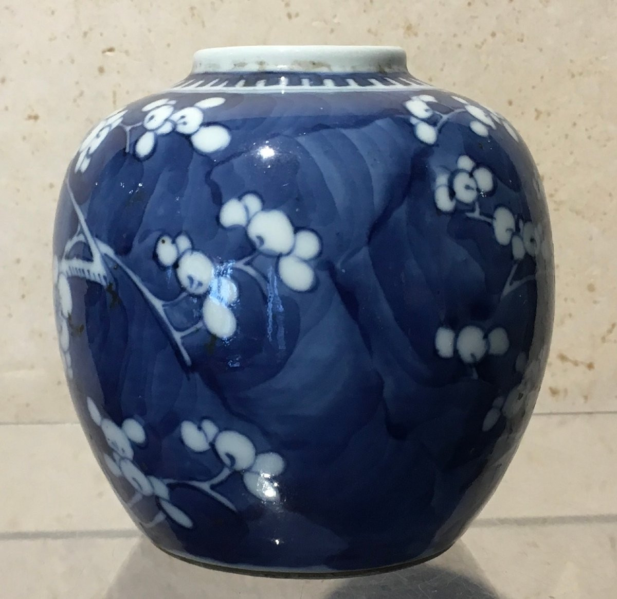 Pot à gingembre en pocelaine à fond bleu et décor de prunus. Chine Kangxi Yongzheng XVIIIe -photo-3