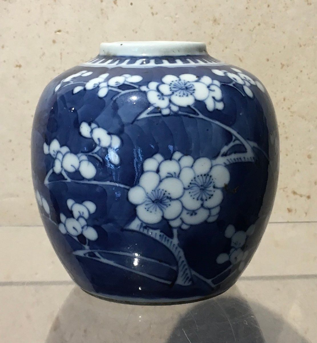 Pot à gingembre en pocelaine à fond bleu et décor de prunus. Chine Kangxi Yongzheng XVIIIe -photo-4