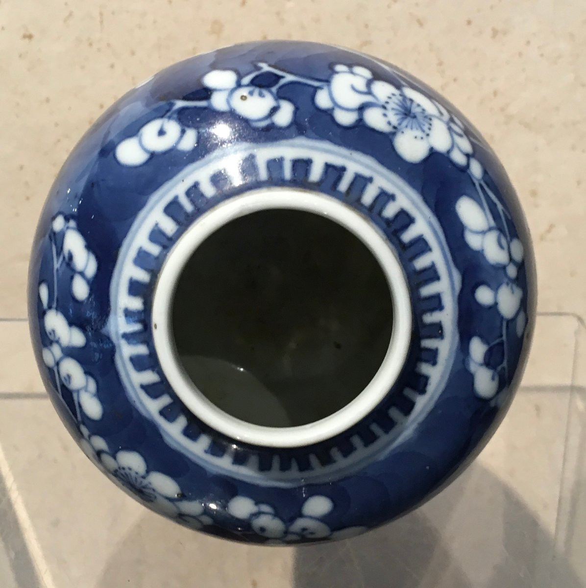 Pot à gingembre en pocelaine à fond bleu et décor de prunus. Chine Kangxi Yongzheng XVIIIe -photo-2