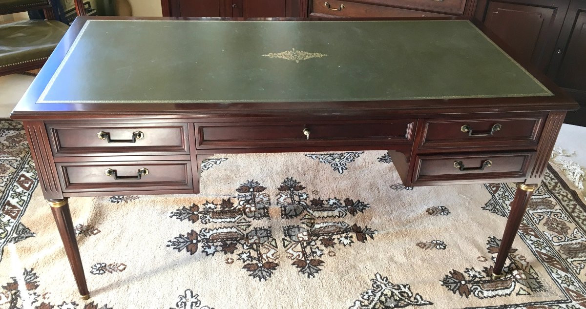 Bureau plat à tirettes et fauteuil en acajou de style Louis XVI. France milieu XXe siècle.  -photo-4