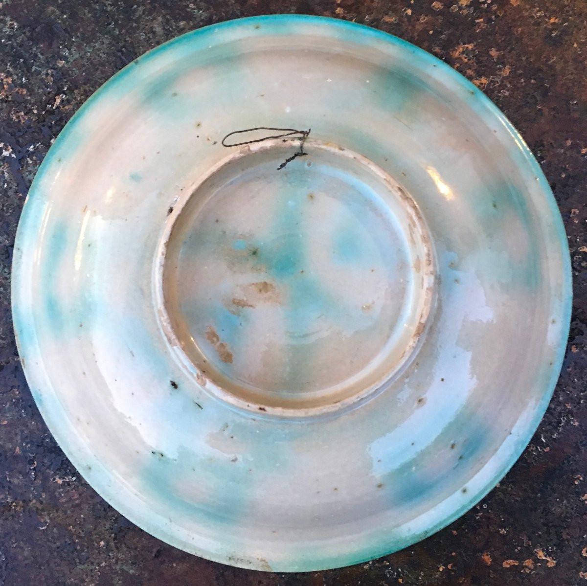 Plat à coucous en faïence polychrome vert, jaune, bleu et blanc. Fès, Maroc fin XIXe siècle.-photo-1