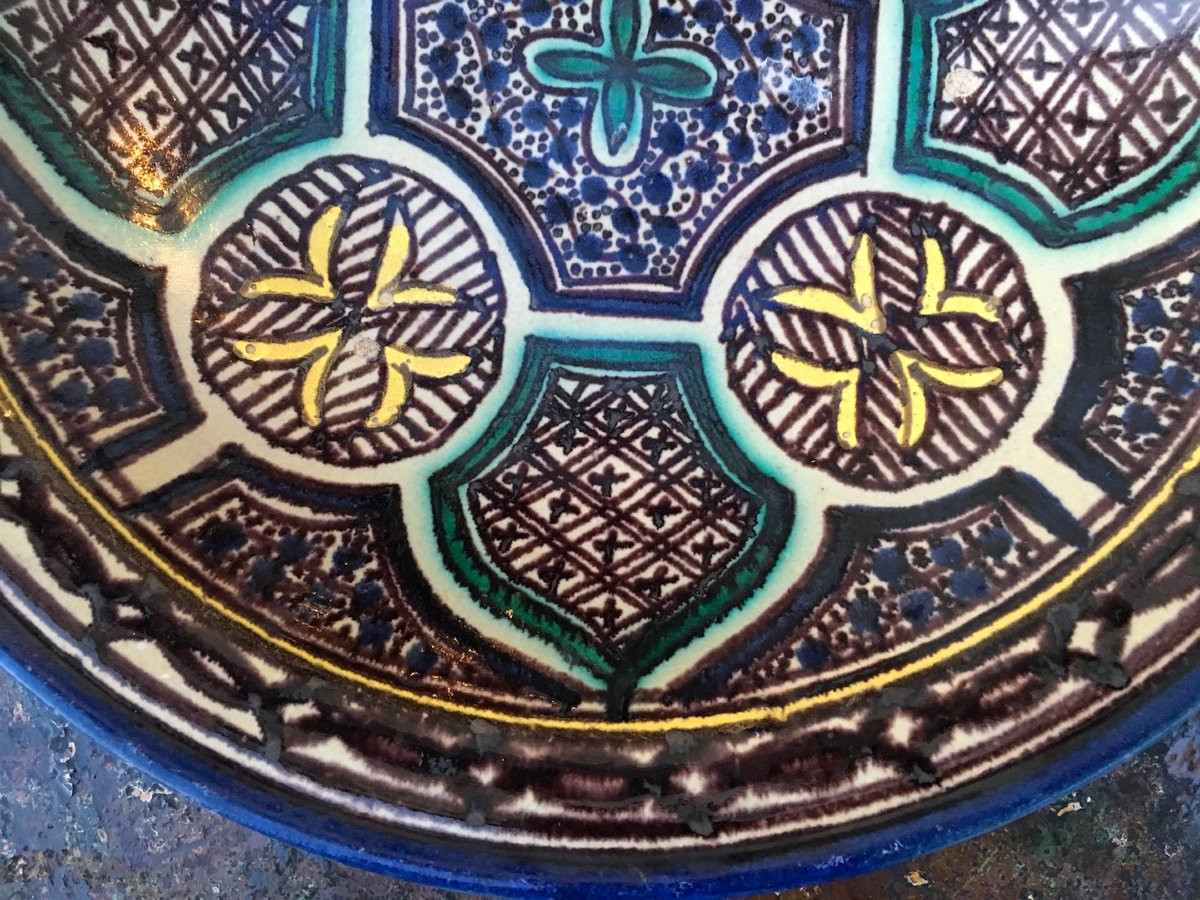 Plat à coucous en faïence polychrome bleu, vert et blanc. Safi, Maroc fin XIXe siècle.-photo-2