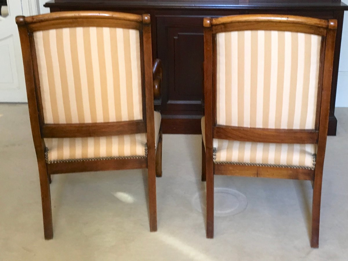 Paire de fauteuils à crosses en noyer d'époque Restauration.  France début XIXe siècle. -photo-4