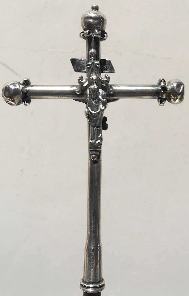 Croix double-face argent sur support en buis tourné. France XVIIIe siècle. -photo-2