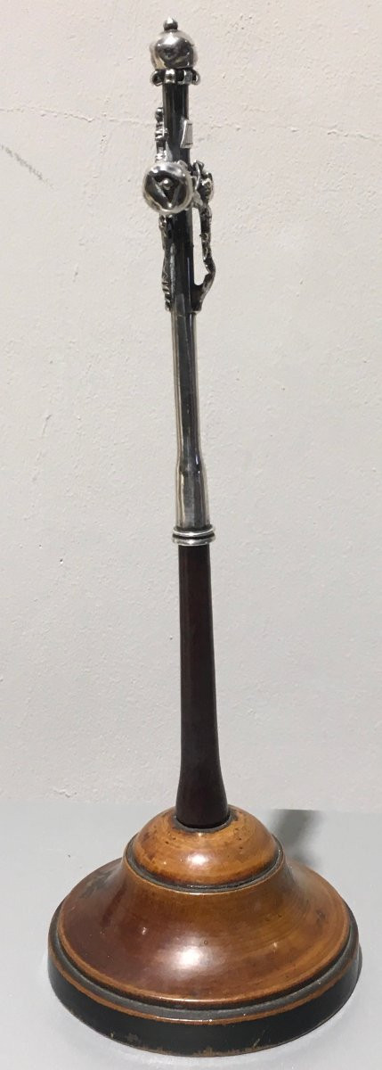 Croix double-face argent sur support en buis tourné. France XVIIIe siècle. -photo-2