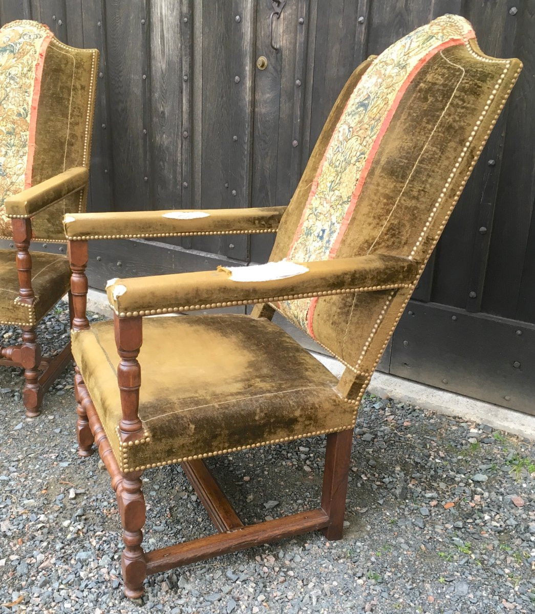 Paire de fauteuils Louis XIII à balustres en noyer. Tissus anciens. France XVIIe siècle. -photo-3
