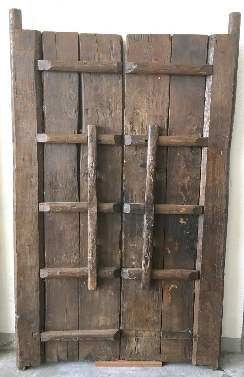 Grande paire de portes d'entrée de temple en bois dur et lourd peint. Chine XVIIIe siècle. -photo-4