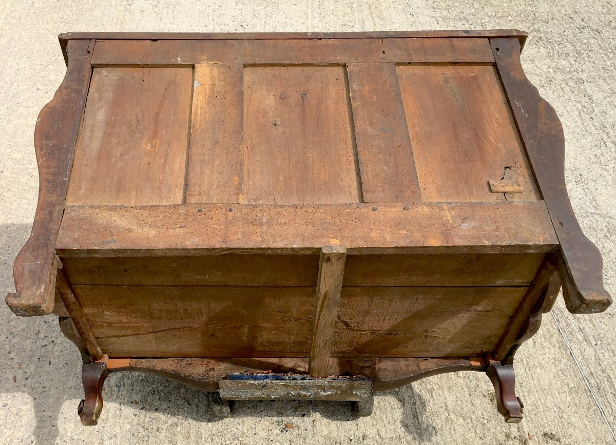 Chest Of Drawers In Bordeaux Mahogany. France, Early 18th Century. -photo-4