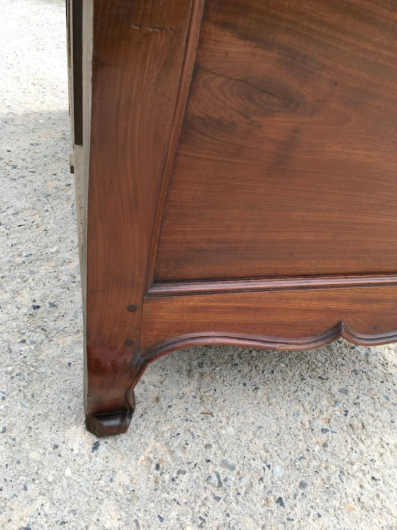 Chest Of Drawers In Bordeaux Mahogany. France, Early 18th Century. -photo-7
