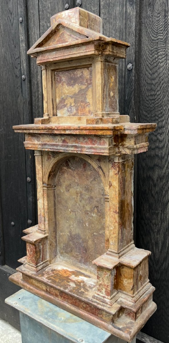 Niche en mabre en forme de temple classique. France ou Italie XVIe - XVIIe siècle. -photo-2