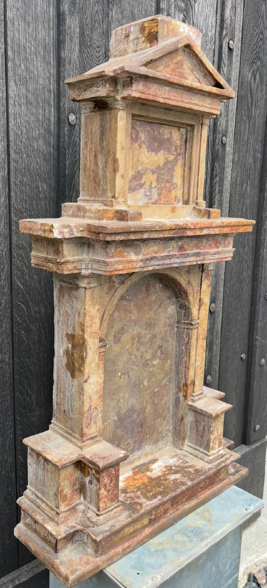 Niche en mabre en forme de temple classique. France ou Italie XVIe - XVIIe siècle. -photo-3