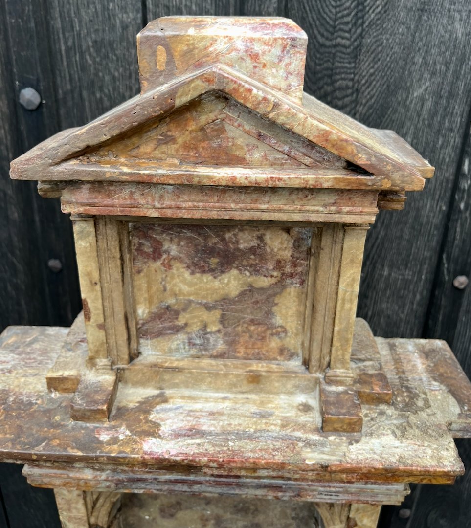 Niche en mabre en forme de temple classique. France ou Italie XVIe - XVIIe siècle. -photo-1