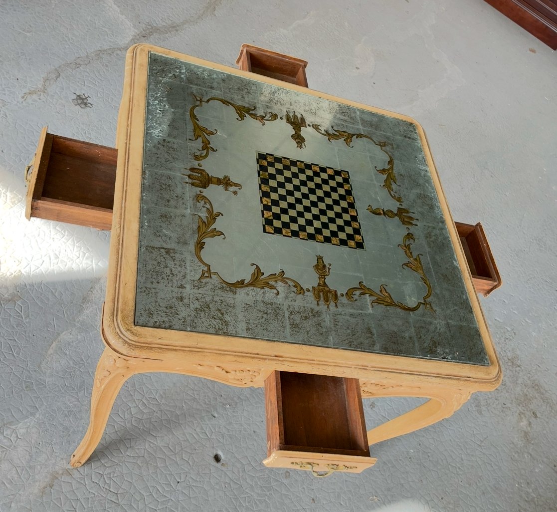 Table à jeux dans le style vénicien en bois laqué et dessus verre églomisé. France milieu XXe-photo-4