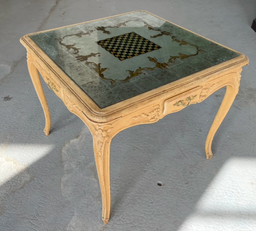 Table à jeux dans le style vénicien en bois laqué et dessus verre églomisé. France milieu XXe-photo-1