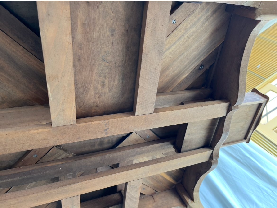 Table à jeux dans le style vénicien en bois laqué et dessus verre églomisé. France milieu XXe-photo-3