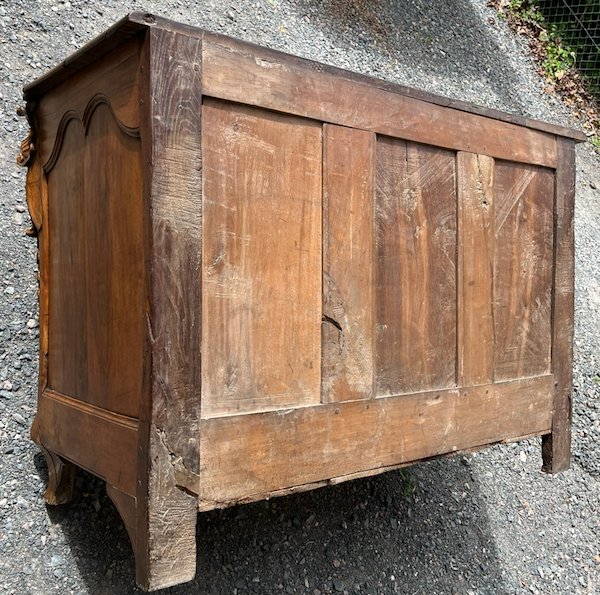 Commode  Lyonnaise galbée et sculptée en noyer Régence. France début XVIIIe siècle-photo-6