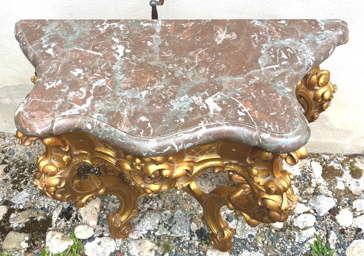 Console en bois doré et dessus marbre brun rouge de style Louis XV rocaille. Fin XIXe siècle.-photo-2