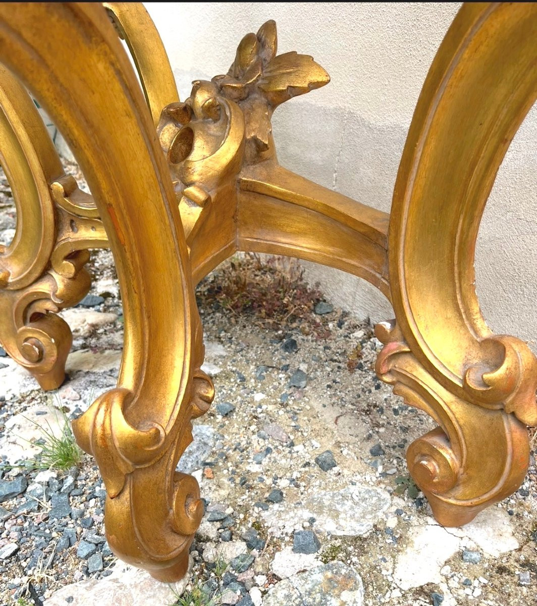 Console en bois doré et dessus marbre brun rouge de style Louis XV rocaille. Fin XIXe siècle.-photo-1