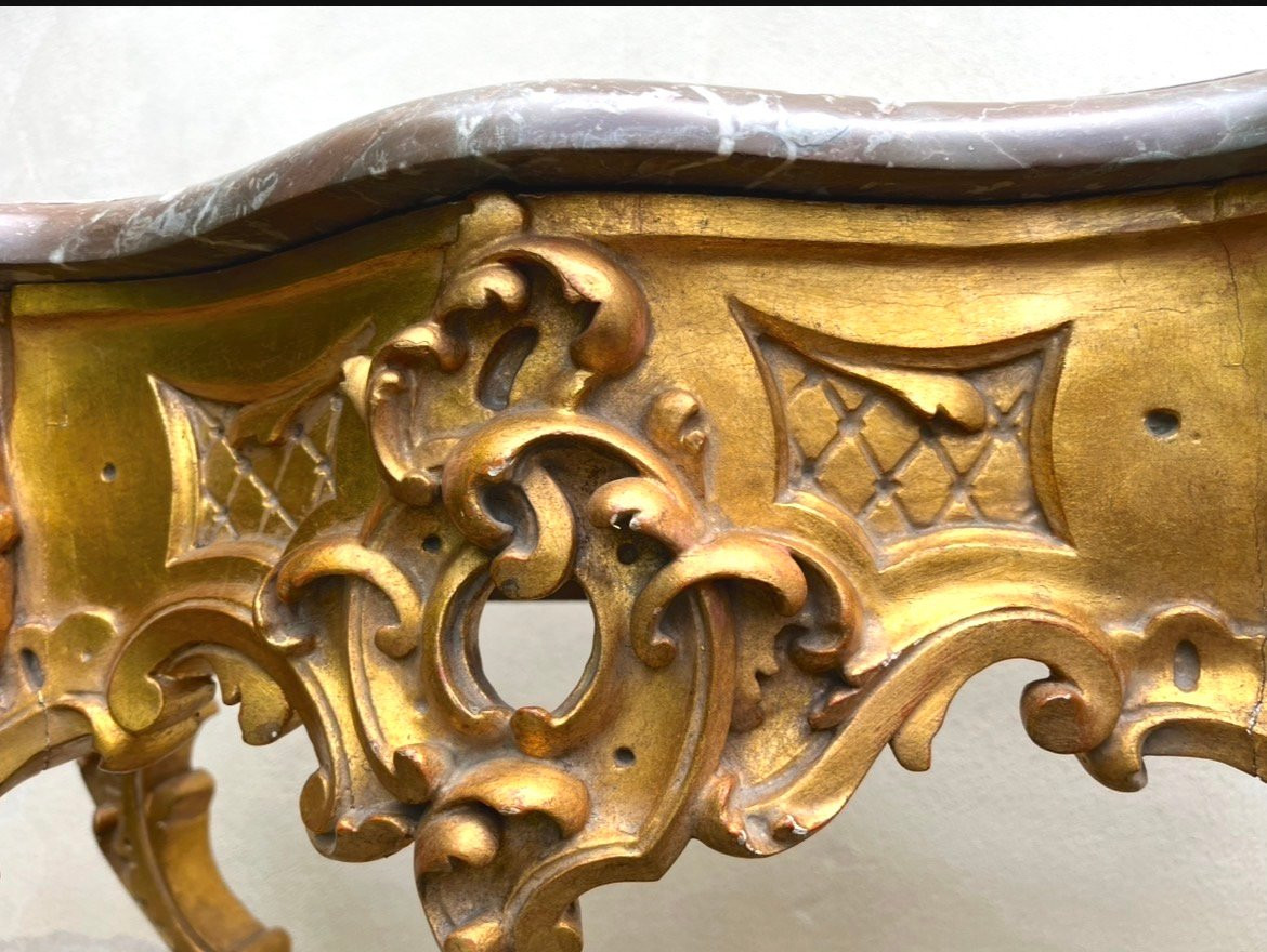 Console en bois doré et dessus marbre brun rouge de style Louis XV rocaille. Fin XIXe siècle.-photo-3