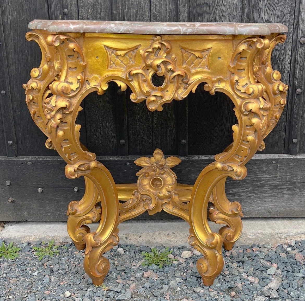 Console en bois doré et dessus marbre brun rouge de style Louis XV rocaille. Fin XIXe siècle.-photo-5