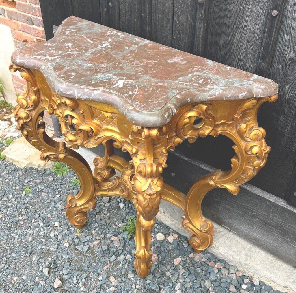 Console en bois doré et dessus marbre brun rouge de style Louis XV rocaille. Fin XIXe siècle.-photo-7