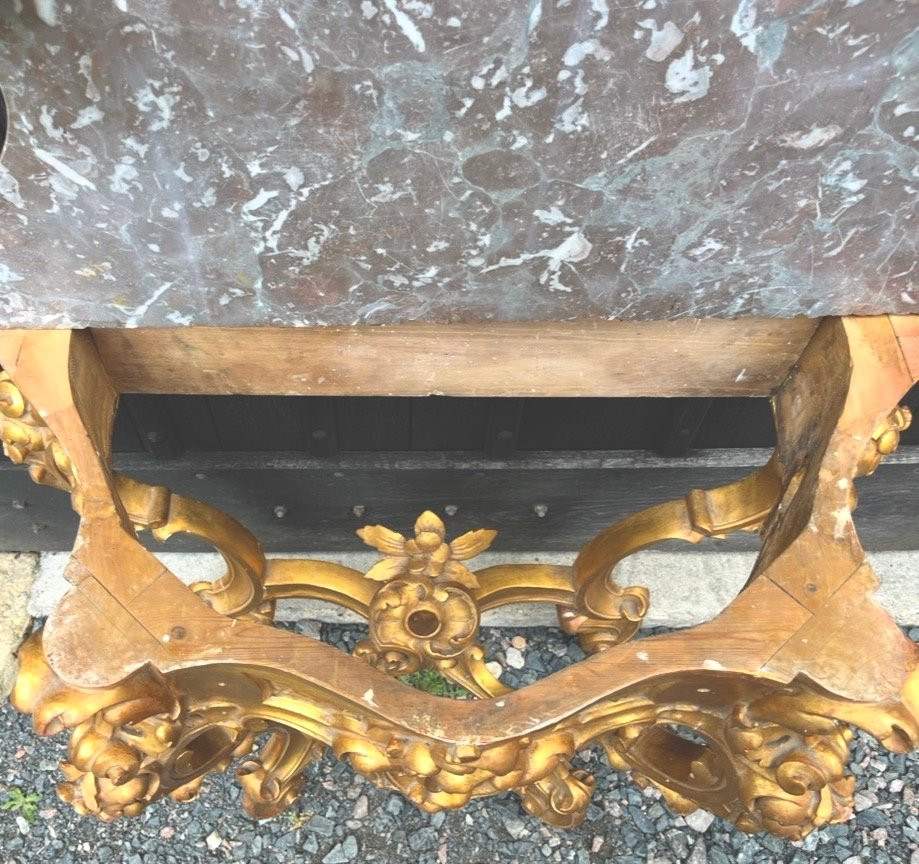 Console en bois doré et dessus marbre brun rouge de style Louis XV rocaille. Fin XIXe siècle.-photo-8