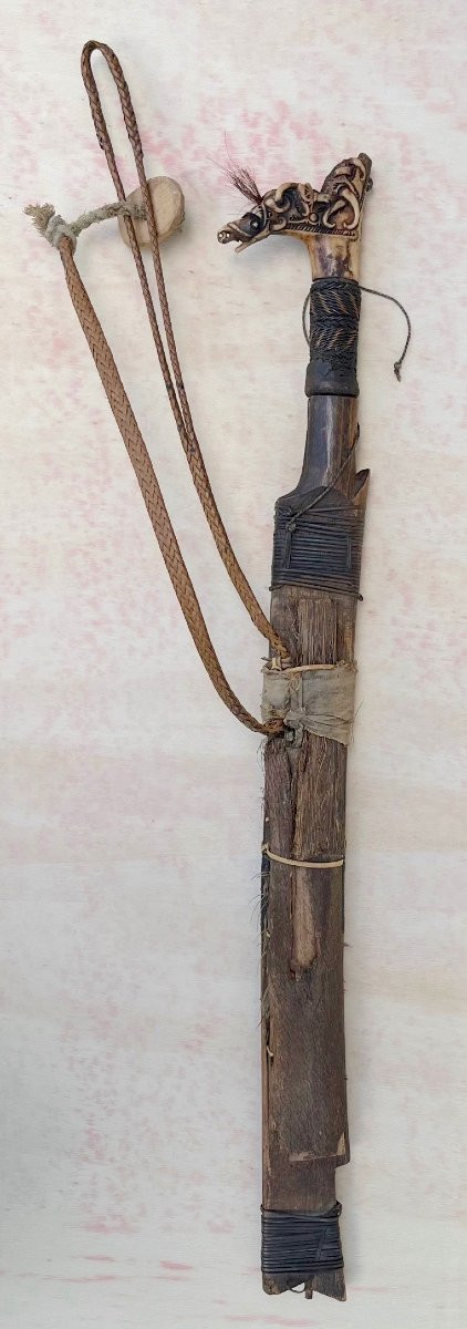 Ancien sabre Mandau en fer, bois de cerf et bois. Dayak, Bornéo (Kalimantan), Indonésie XIXe. -photo-1