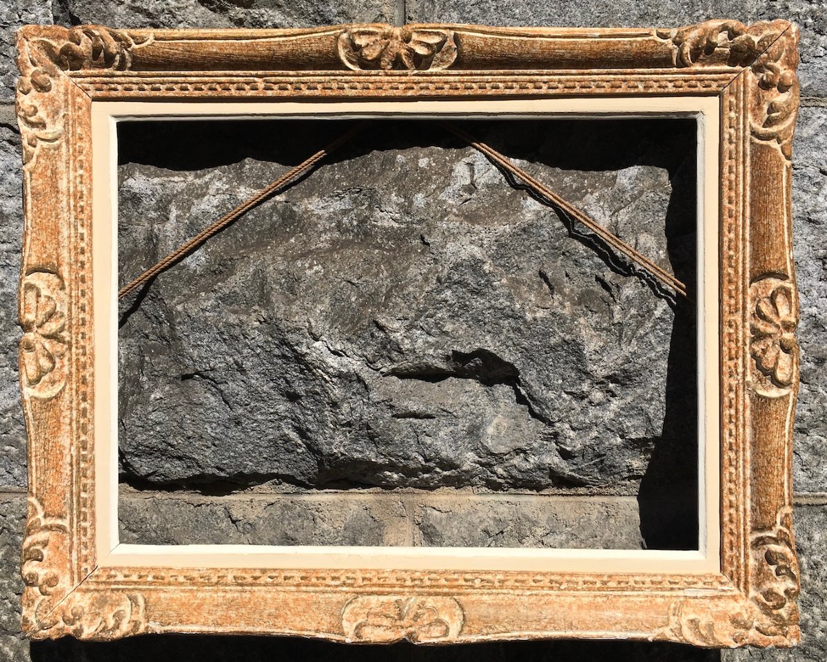 Montparnasse-style 12p Frame Made Of Carved Wood With Its Original Light Patina. Mid-20th Century. 