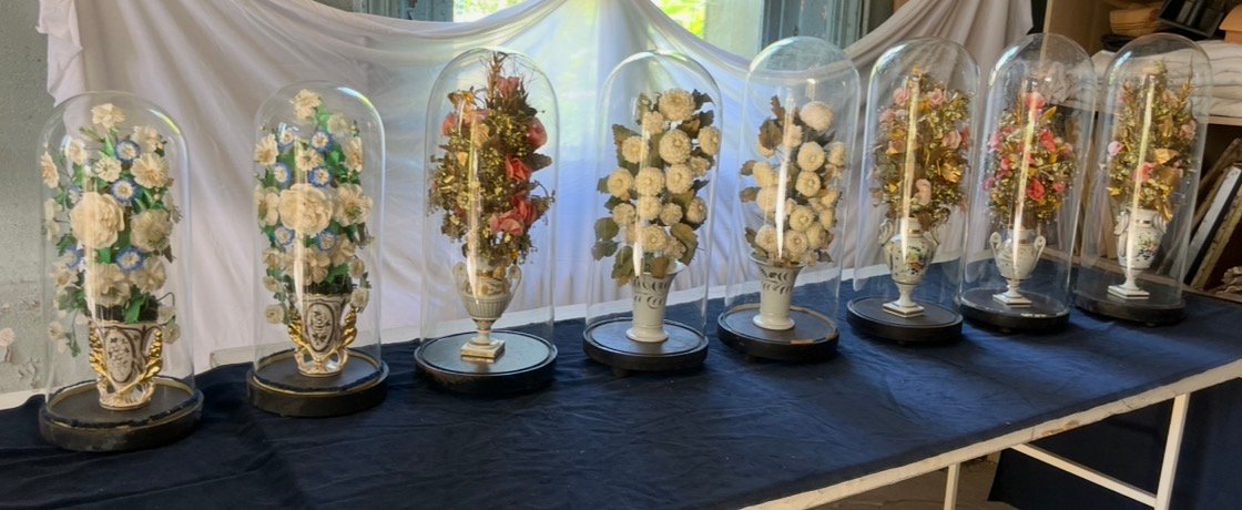 8 Bouquets Of Flowers In Porcelain Vases Under Glass Domes. Napoleon III Period, Mid-19th Century. 